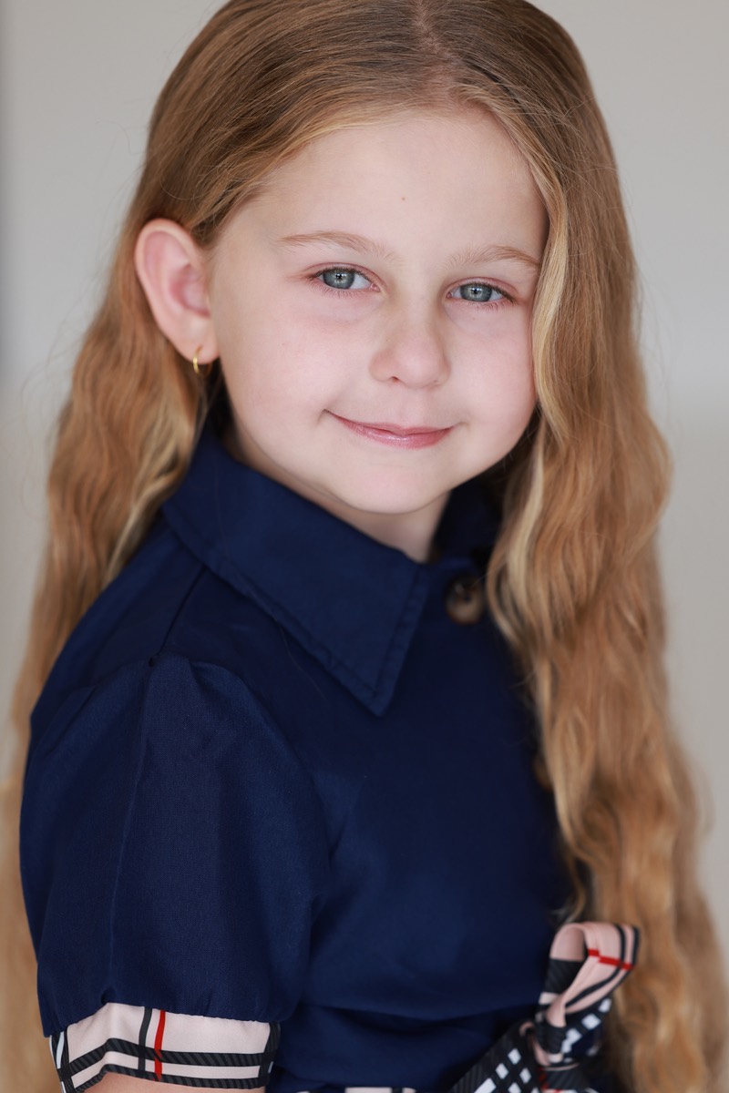 Headshot of Victoria